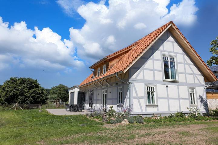Ferienhaus für 17 Personen, mit Balkon und Terrasse sowie Garten in Naturpark Südharz