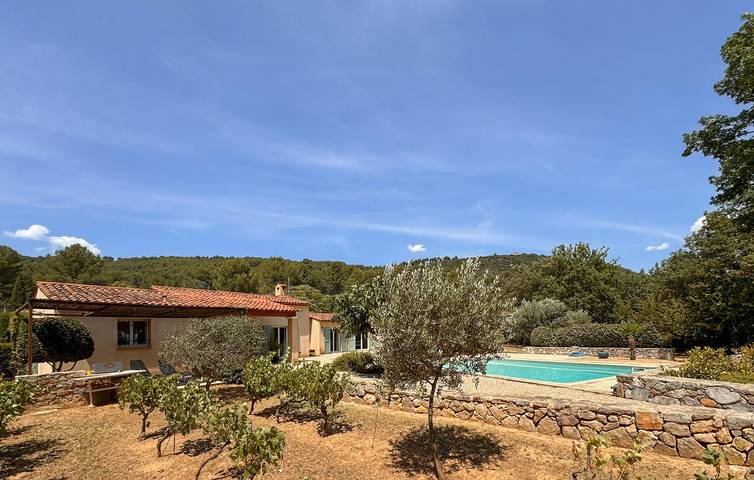 Location de vacances pour 7 personnes, avec piscine et jardin, animaux acceptés à Salernes - 2