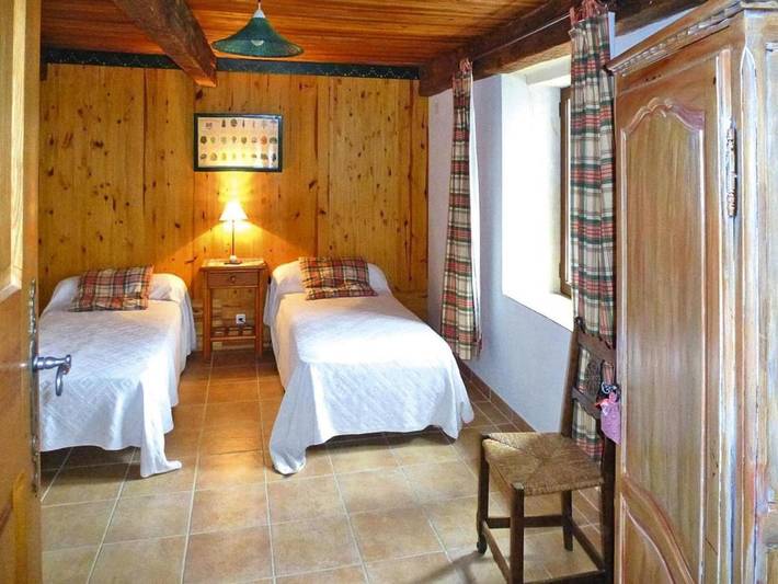 Location de vacances pour 4 personnes, avec jardin et terrasse à Redortiers - 4