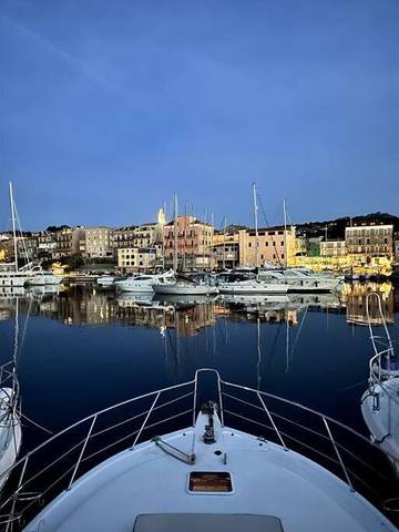 Bateau pour 4 personnes, avec terrasse en Corse