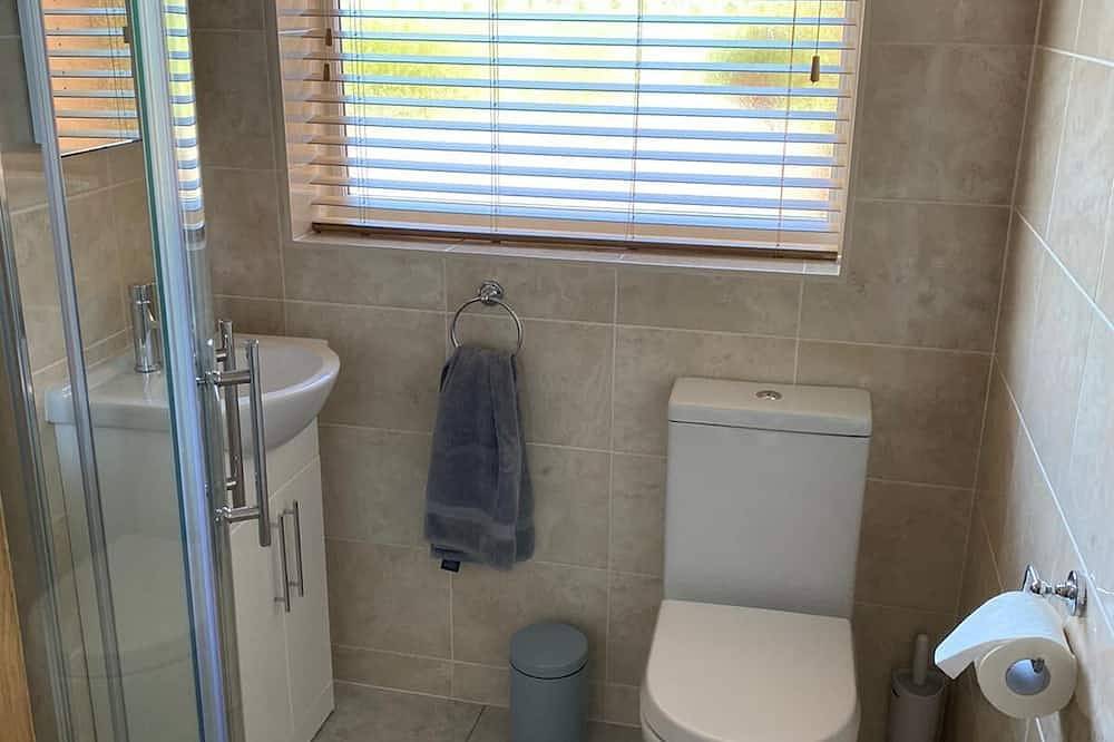 Cosy dog friendly self contained Annexe ,  near Cheltenham & Cotswolds in Badgeworth, Gloucestershire