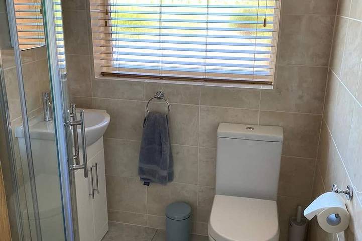 Cosy dog friendly self contained Annexe ,  near Cheltenham & Cotswolds in Badgeworth, Gloucestershire