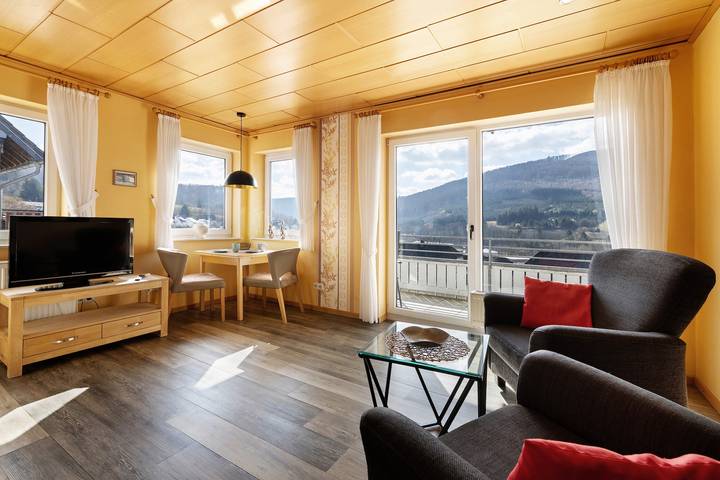 Ferienwohnung für 2 Personen, mit Balkon in die Mittelgebirge