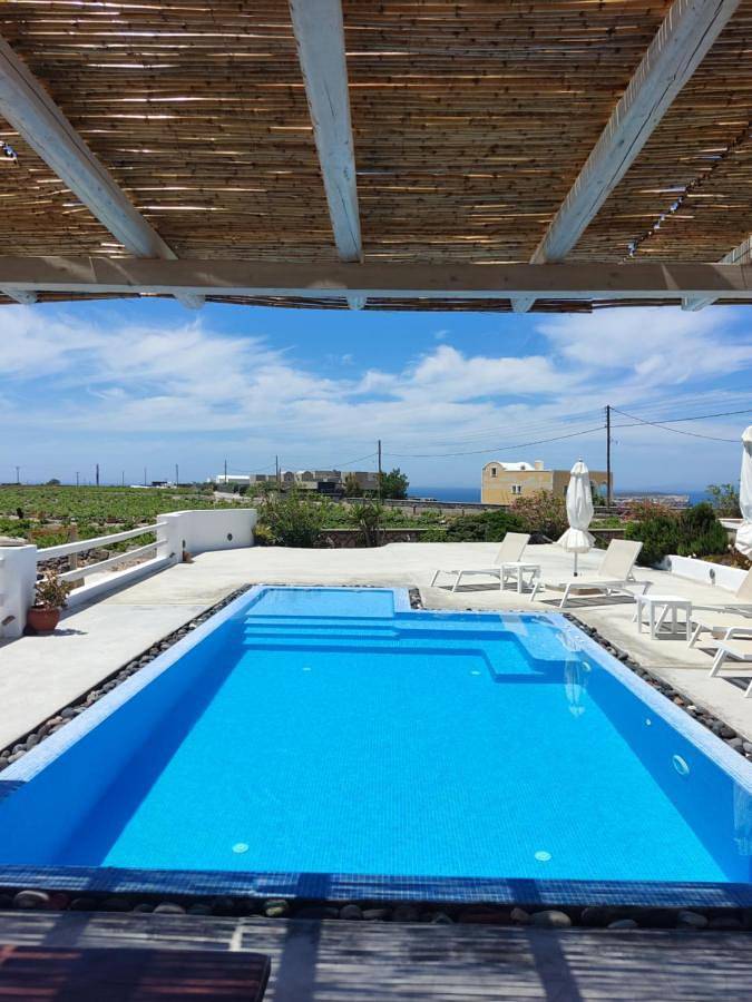 Maison d’hôte pour 6 personnes, avec Balcon et Terrasse ainsi que Jardin et Piscine à Santorin - 2