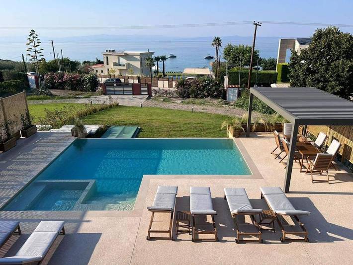 Villa for 8 people, with pool and hot tub as well as garden - 1