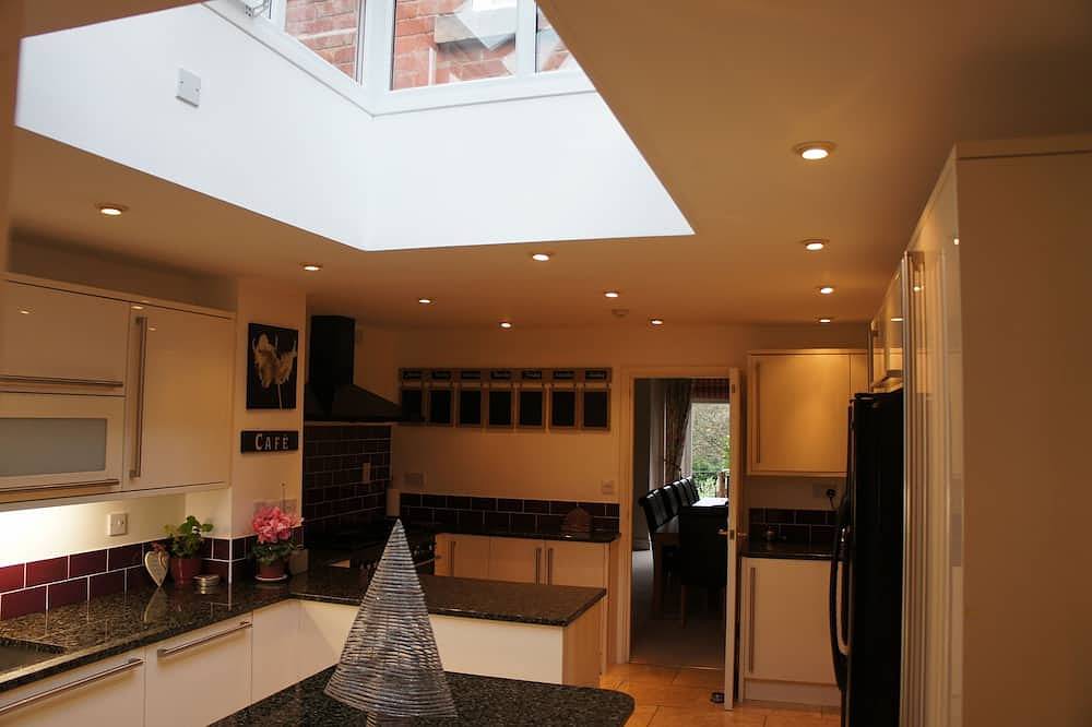 Large Elegant Edwardian Property in an Area of Outstanding Natural Beauty in Church Stretton, Shropshire Hills