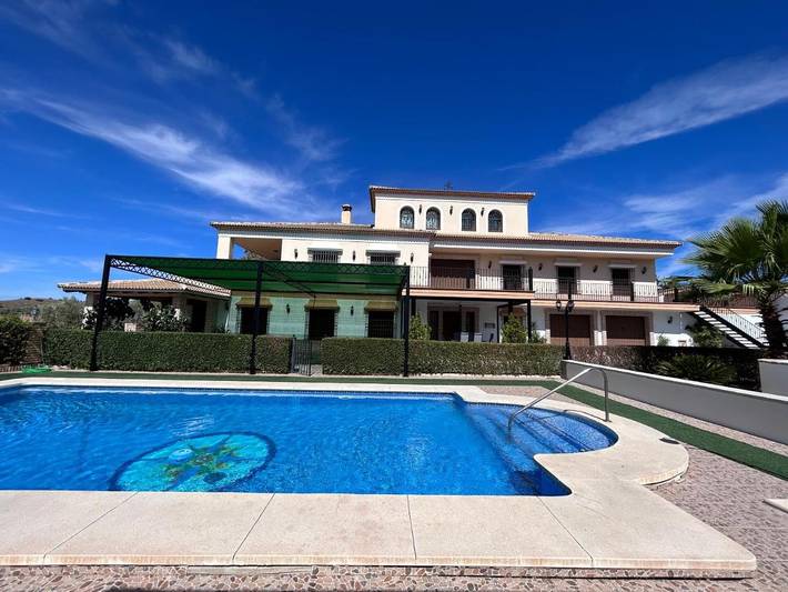 Casa rural para 22 personas, con Balcón y Terraza además de Jardín y Piscina en Villanueva de Algaidas