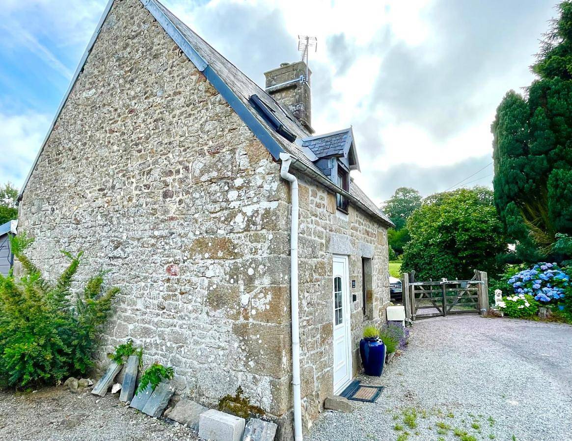 La Petit Fleur - the little flower, cosy cottage in Saint-Michel-de-Montjoie, Région d'Avranches