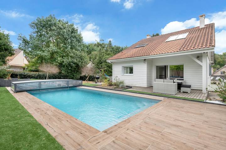 Casa de vacaciones para 8 personas, con terraza además de jardín y piscina - 1