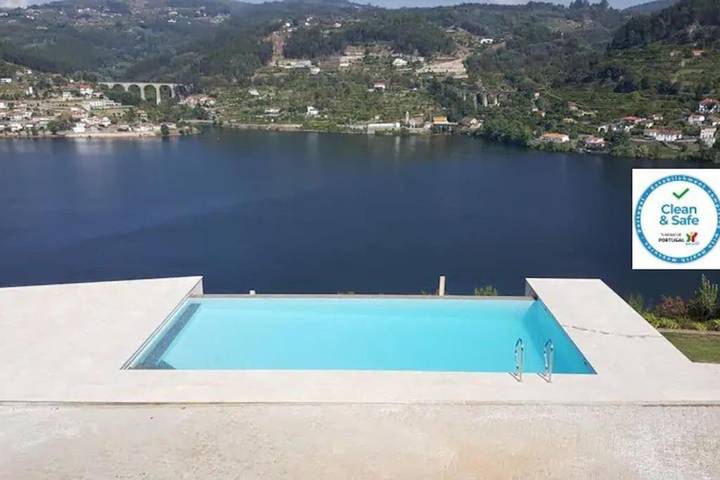 Casa de férias para 8 pessoas, com Varanda e Terraço e ainda Jardim and Piscina em Município de Cinfães