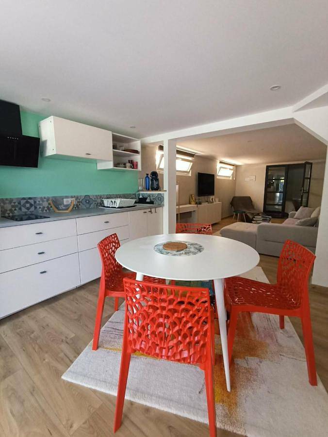 Appartement entier, Cozy space with private jacuzzi & pool, Annecy in Étercy, Région d'Annecy