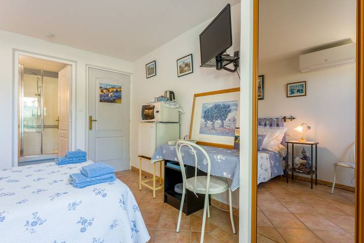 La Sousto B&B – Lavande Room near Avignon and Saint-Rémy-de-Provence in Châteaurenard, Arles region