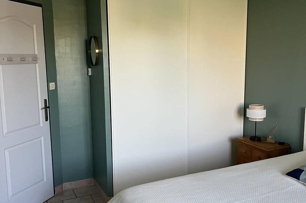 A single-storey house in a quiet subdivision with swimming pool and parking. in Manduel, Nimes region