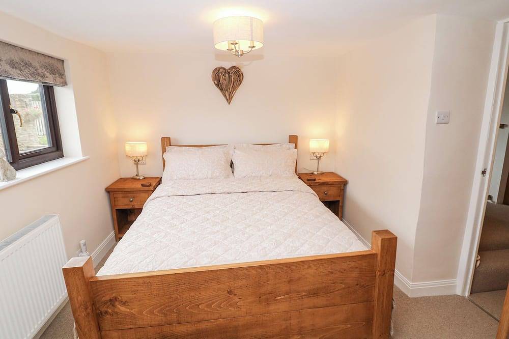 Smithy Cottage, pet friendly, with a garden in Chesterfield in Derbyshire