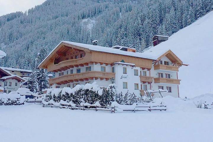 Ferienwohnung für 2 Personen, mit Terrasse und Garten sowie Sauna in Hintertux