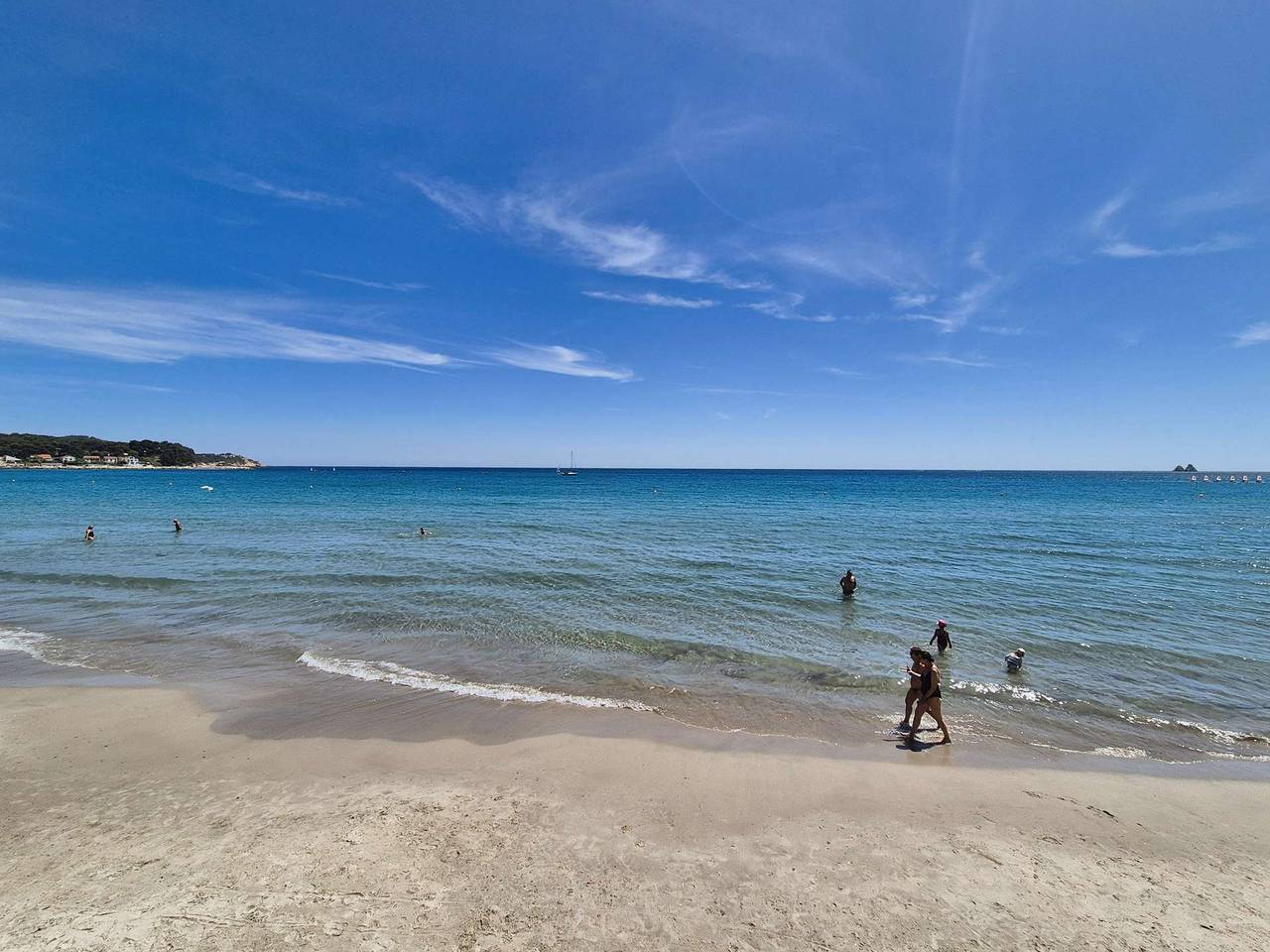 Apartamento vacacional entero, 2 bedrooms, air conditioning, just a stone's throw from the sea in Les Sablettes, La Seyne-sur-Mer