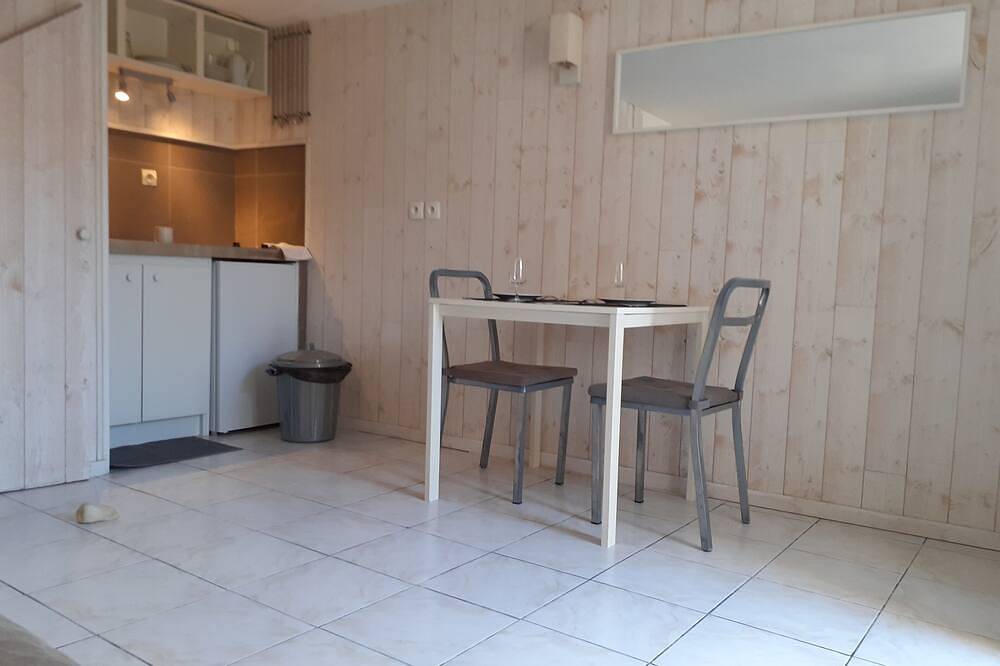 Apartamento entero, Apartamento de 28 m² en un patio soleado in La Rochelle, Región de La Rochelle