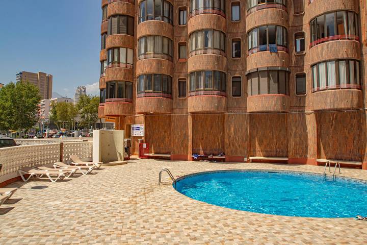 Apartamento entero, Apartamento 'Ametlla Mar Benidorm' con vistas al mar, piscina compartida y Wi-Fi in Playa de Levante, Costa Blanca