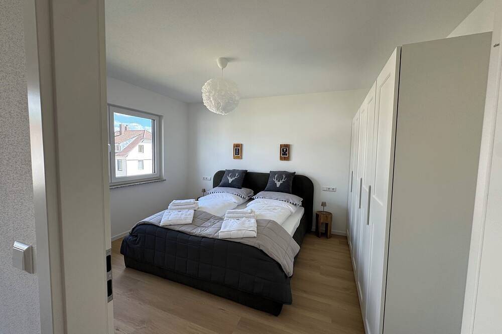 Ganze Wohnung, Neue Wellness-Ferienwohnung mit privater Sauna direkt am Kurpark in Königsfeld im Schwarzwald, Mittlerer Schwarzwald