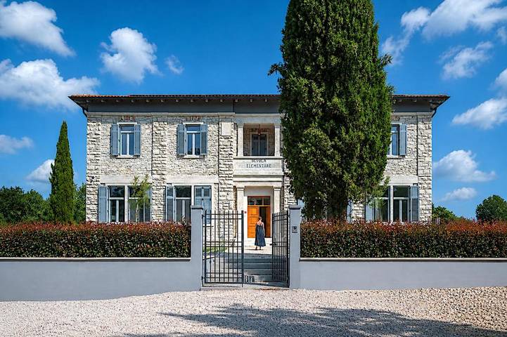 Ferienhaus für 10 Personen, mit Balkon und Terrasse sowie Garten und Pool