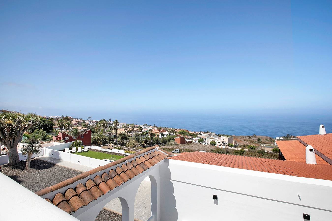 Casa vacacional 'Linaje del Pago Listán Negro' con vistas al mar, piscina, balcón privado y Wi-Fi in El Sauzal, Tenerife Norte