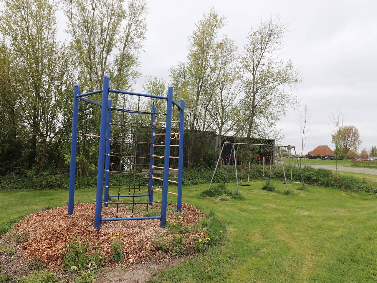 Hütte am Hegermeer mit Bootsverleih in Heeg, Ijsselmeer
