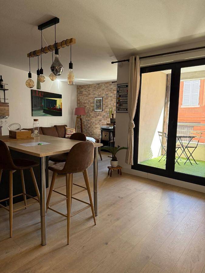 Gîte pour 4 personnes, avec terrasse dans Le Chateau D Eau Toulouse
