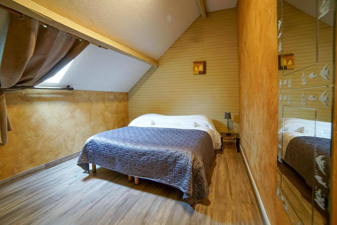 Double or Twin Room with Shared Bathroom in Tilloloy, Région de Montdidier