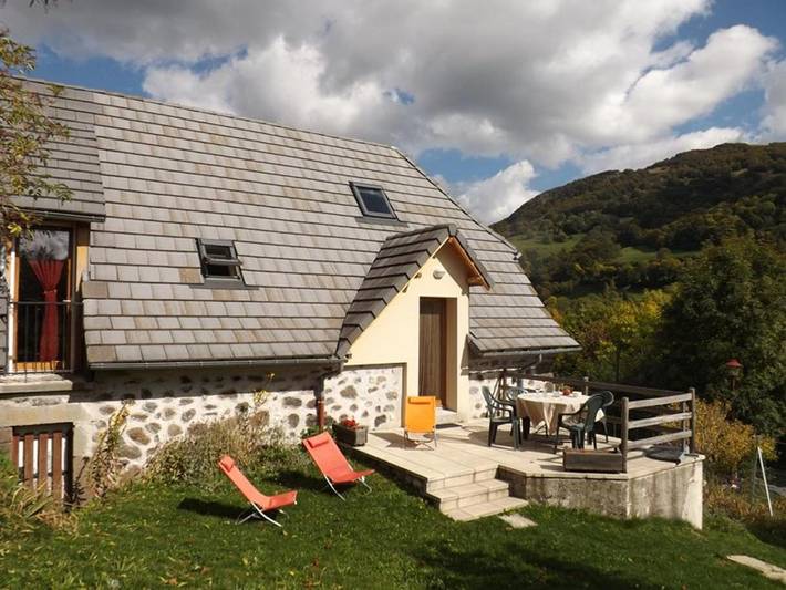 Location de vacances pour 4 personnes, avec terrasse à Mandailles-Saint-Julien