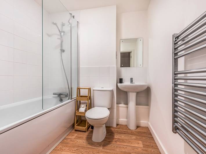 Entire apartment, Central Modern Flat with Parking - Pass the Keys in Chichester, West Sussex