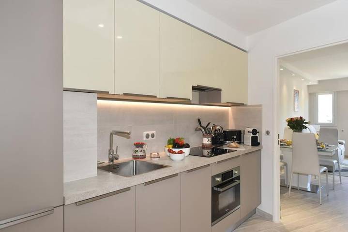 Gîte pour 4 personnes, avec balcon et vue dans Gare D Antibes - 4