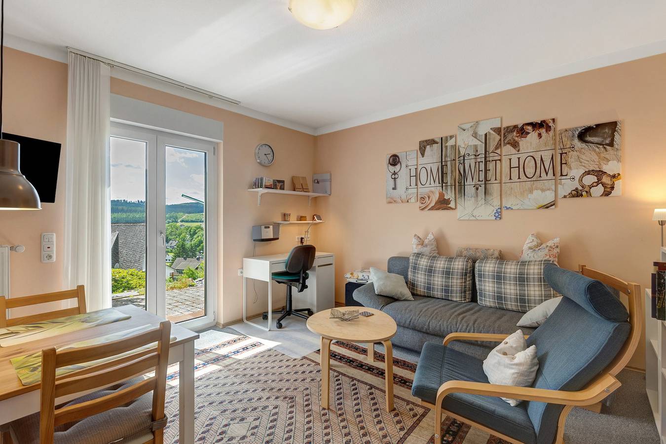 Appartement entier, Appartement 'Sonnenblick' avec vue sur les montagnes, terrasse partagée et Wi-Fi in Bad Berleburg, Arrondissement de Siegen-Wittgenstein