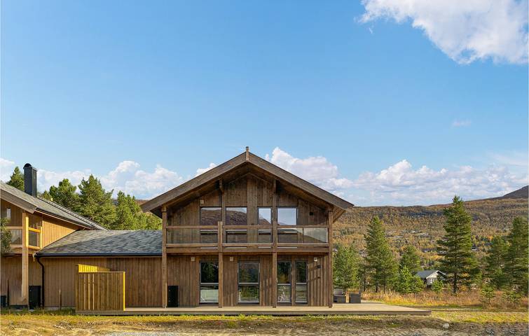 Ferienhaus für 9 Personen, mit Terrasse und Garten in Bjorli