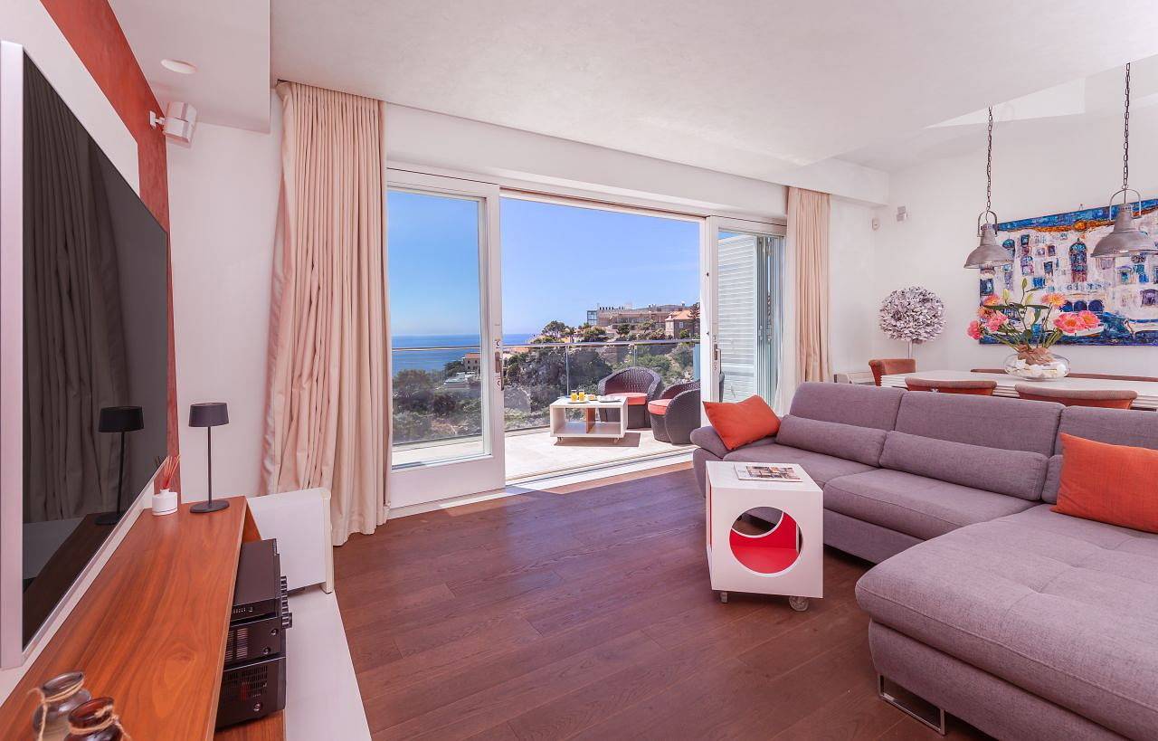 Ganze Wohnung, Ferienwohnung für 6 Personen mit Terrasse in Plaža Bellevue, Grad Dubrovnik