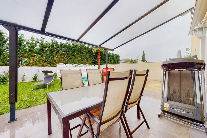 Location de vacances pour 7 personnes, avec jardin et piscine à Saint-Priest - 3