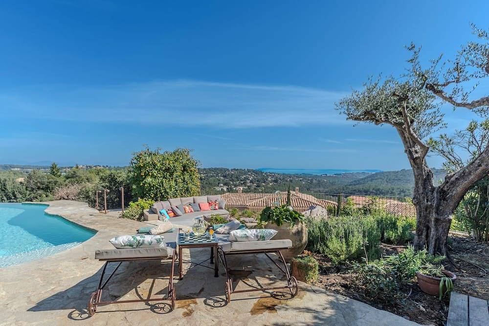 Le Panorama d'Azur: Sea view, swimming pool, Jacuzzi, air-conditioned in Valbonne, Mediterranean Coast (France)