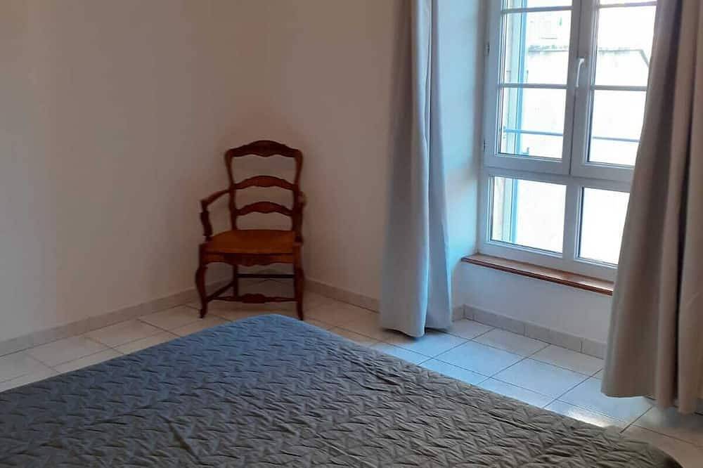 Entire apartment, Appartement Chez Annie in Grignan, Nyons region