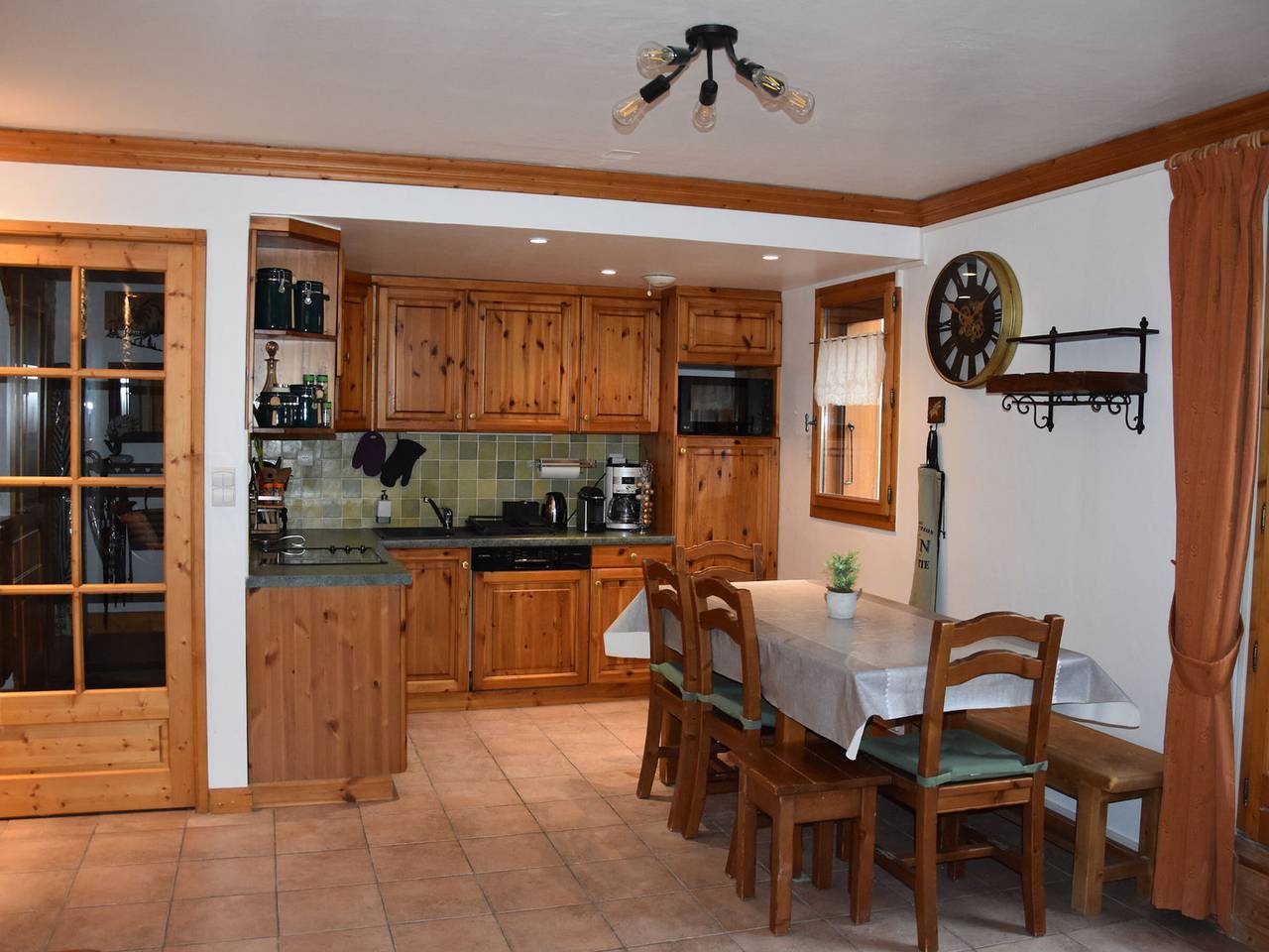 Entire apartment, Spacious apartment, 3 stars, max 8 people, 2 terraces in Pralognan-la-Vanoise, Vanoise National Park