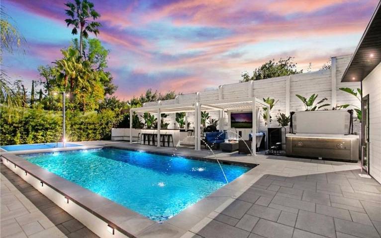 Chalet para 4 personas, con jacuzzi y sauna además de piscina y terraza en Los Angeles