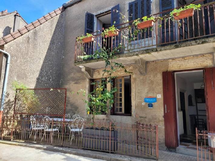 Gîte pour 6 personnes, avec terrasse à Saint-Sernin-du-Plain - 2