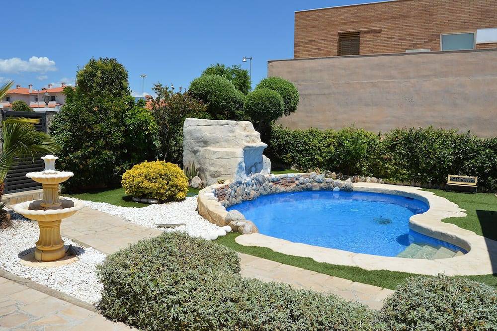 Nice And Quiet Villa, Private Pool, Bbq, A/C, Near The Beach in Vandellòs i l'Hospitalet de l'Infant, Costa Dorada