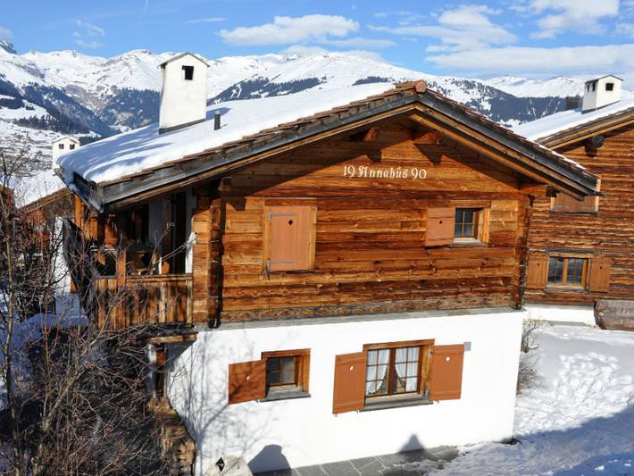 Ferienwohnung für 5 Personen, mit Balkon und Terrasse sowie Garten in Obersaxen
