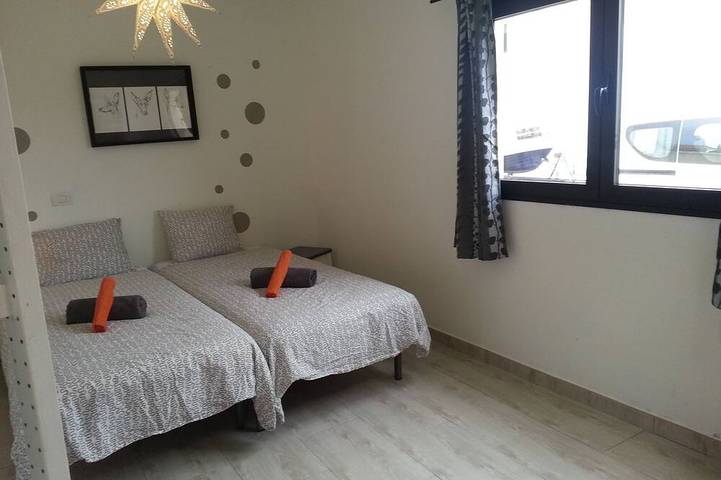 Gîte pour 2 personnes, avec terrasse, animaux acceptés à La Santa - 2