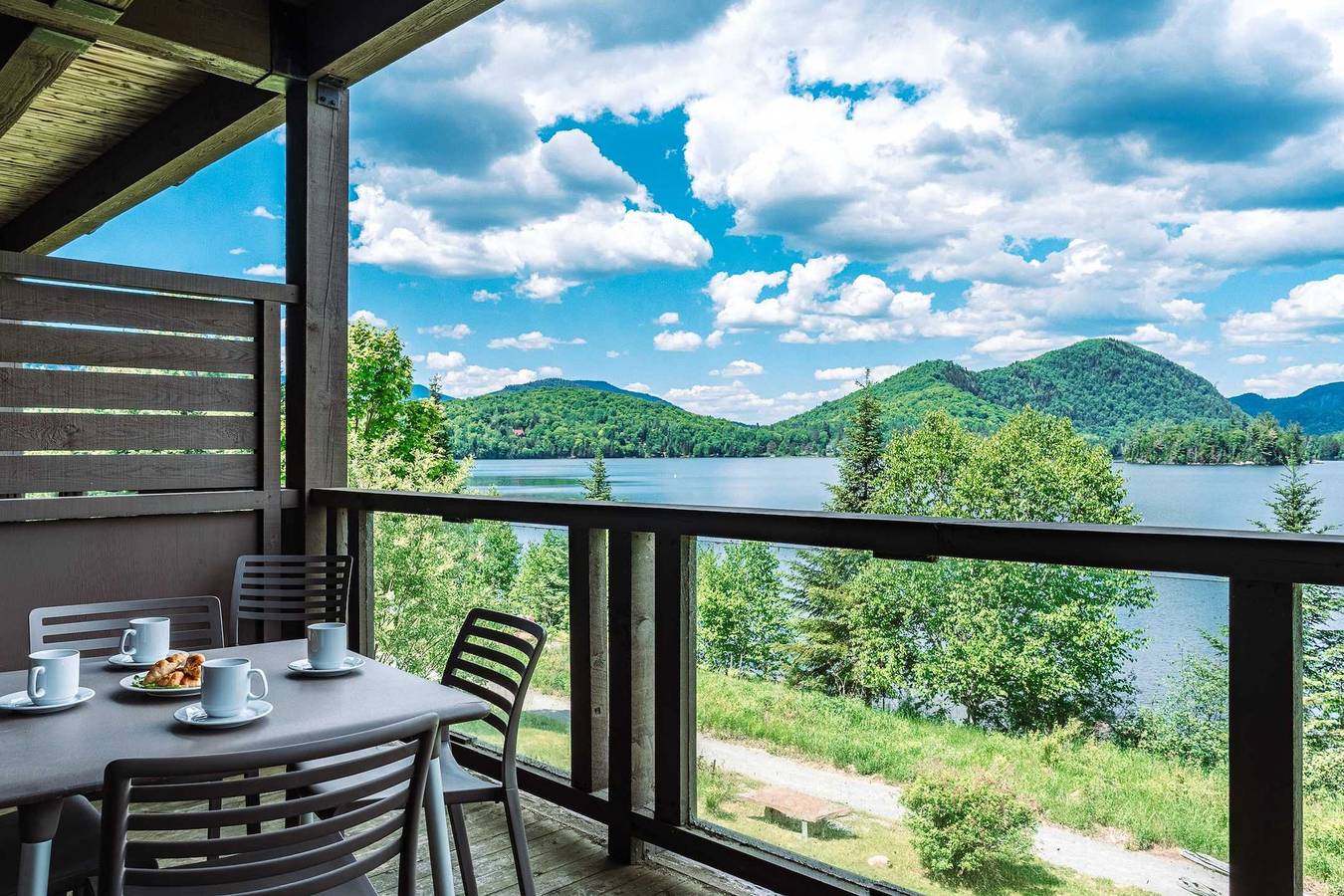 Apartamento entero, Suite overlooking the lake with resort Citq 255216 in Lac-Supérieur, Quebec