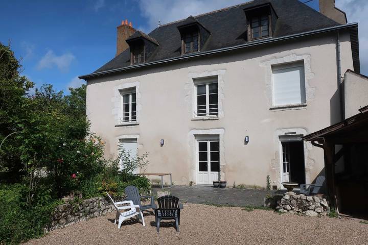 Gîte pour 8 personnes, avec jardin et terrasse à Suèvres