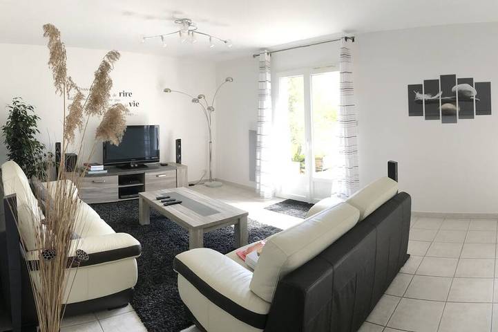 Location de vacances pour 4 personnes, avec terrasse et jardin à Corme-Royal - 4