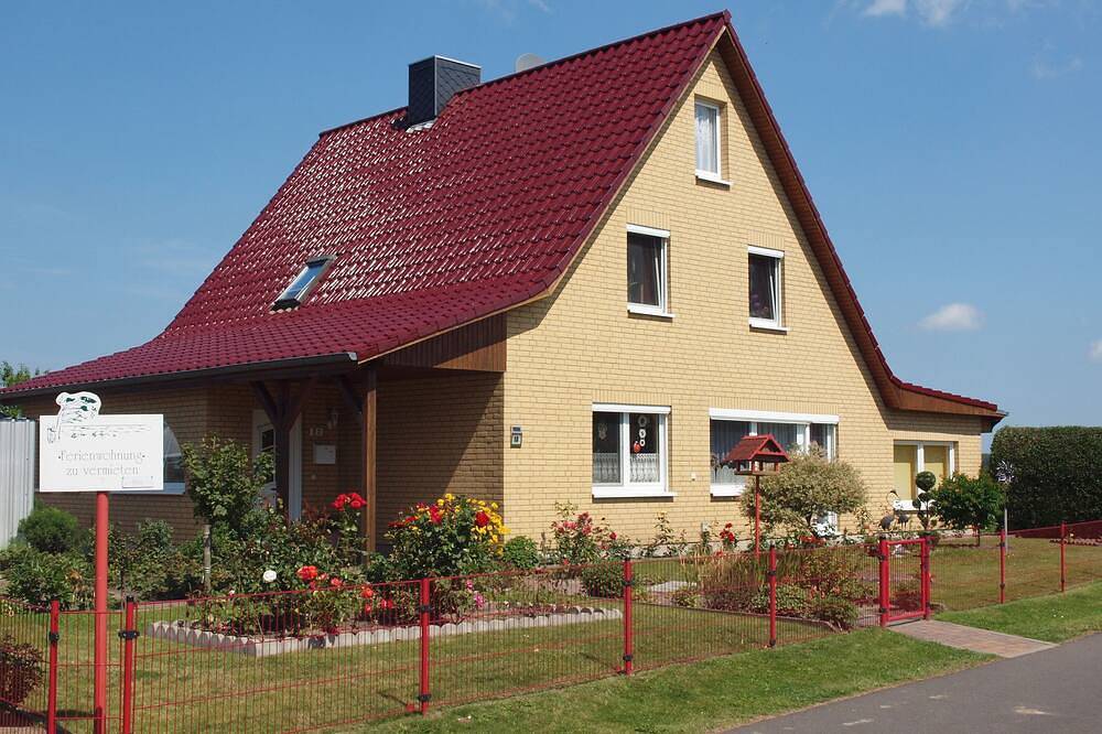 Ganze Wohnung, Komfortabel,günstig, ruhig, am Hafen mit Wiesen umgeben,Haustiere willkommen in Pruchten, Vorpommern-Rügen