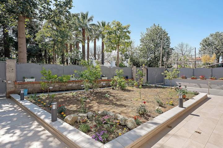 Hel lägenhet, Villa Cappuccini – Lower Floor Apartment with Shared Terrace, Wi-Fi & Air Conditioning in Sant'Agnello, Sorrento Coast