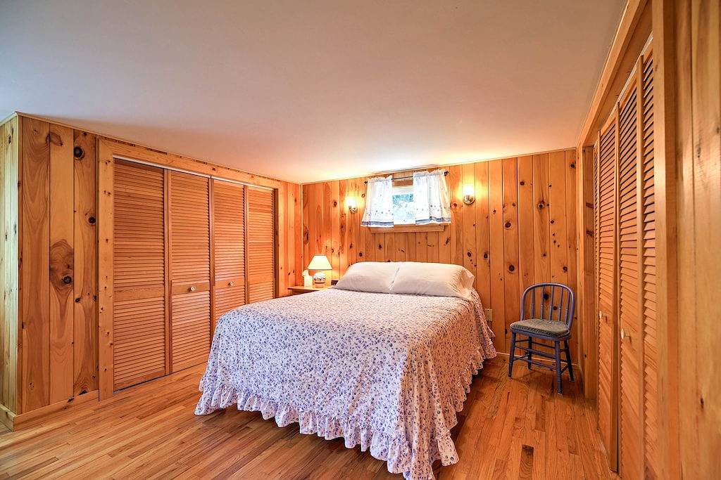 Vacation Home for 8 Guests in Isle La Motte, Lake Champlain