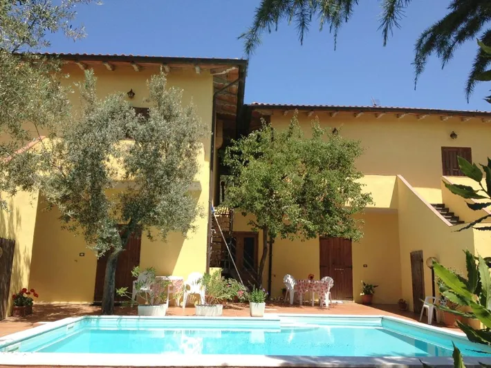 Aparthotel para 4 personas, con piscina y jardín - 1